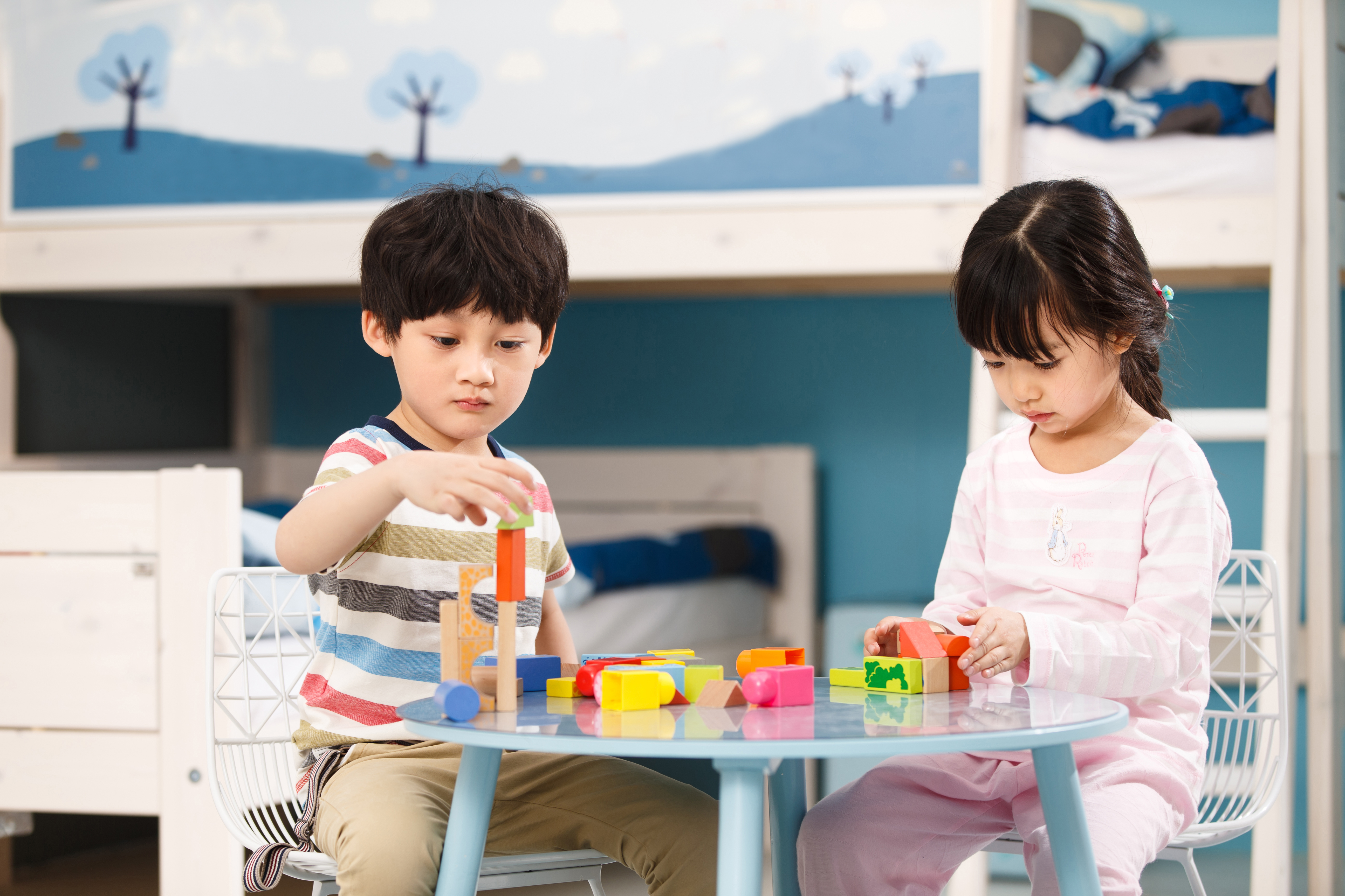 孩子聪明不聪明不是和别人比较，而是看智力评价标准，家长要重视