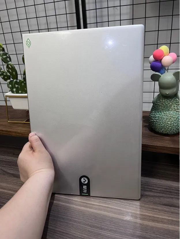 笔记本送给女朋友(送给女朋友的笔记本，她超爱)