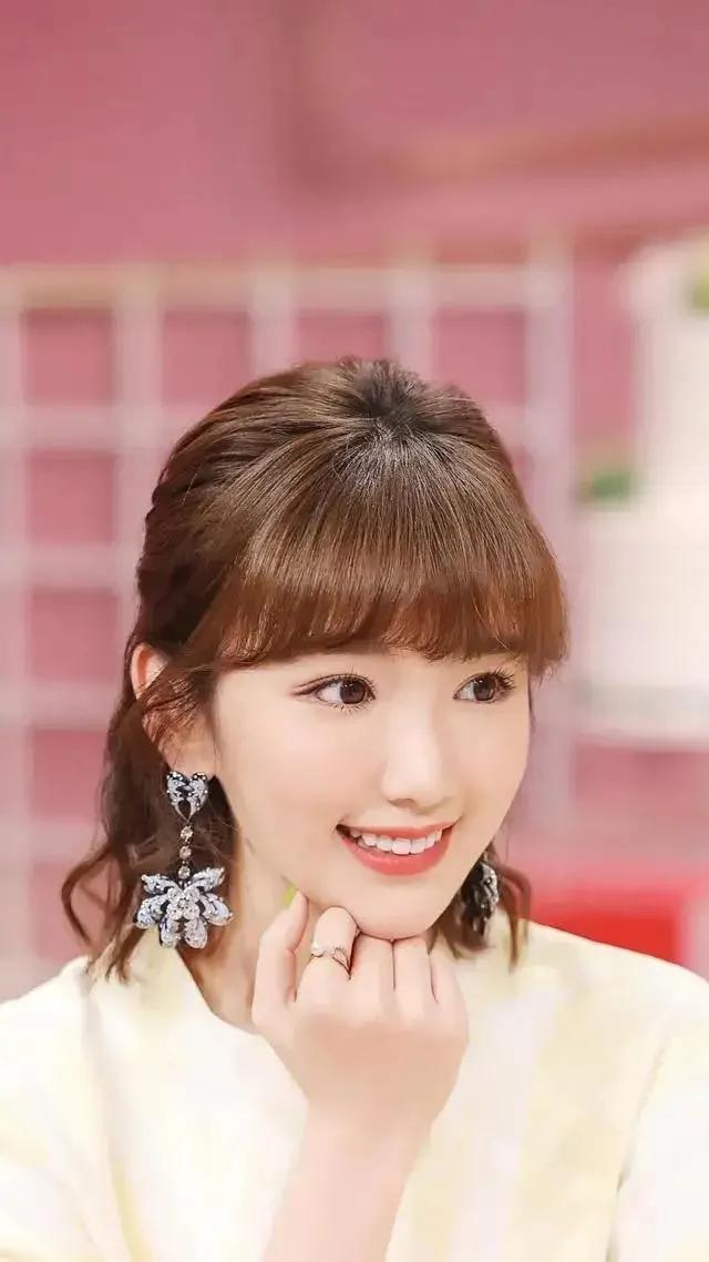 毛晓彤，赵露思，梁洁和胡意旋，谁最甜美