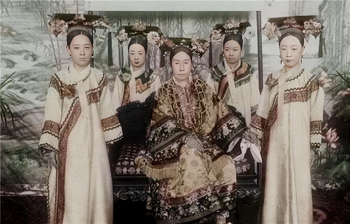 清朝的妃子很丑?一组老照片告诉你,她们的容貌不输女明星