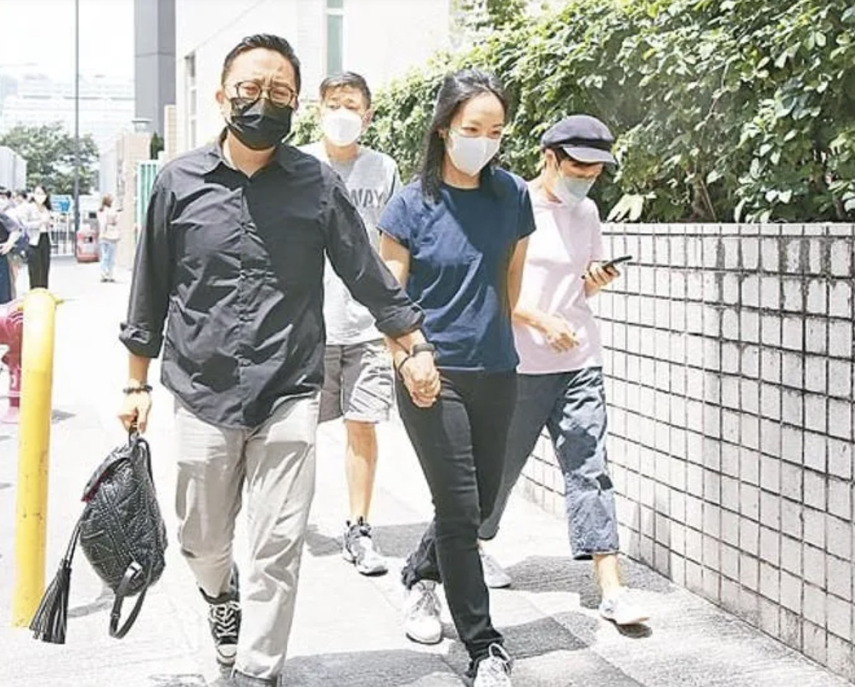 吴彦祖发文晒照悼念曾江，称其是第一个银幕父亲，曾多次扮演父子