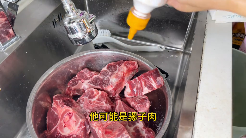 家常炖牛肉的做法视频(香浓牛肉炖制全程解密)