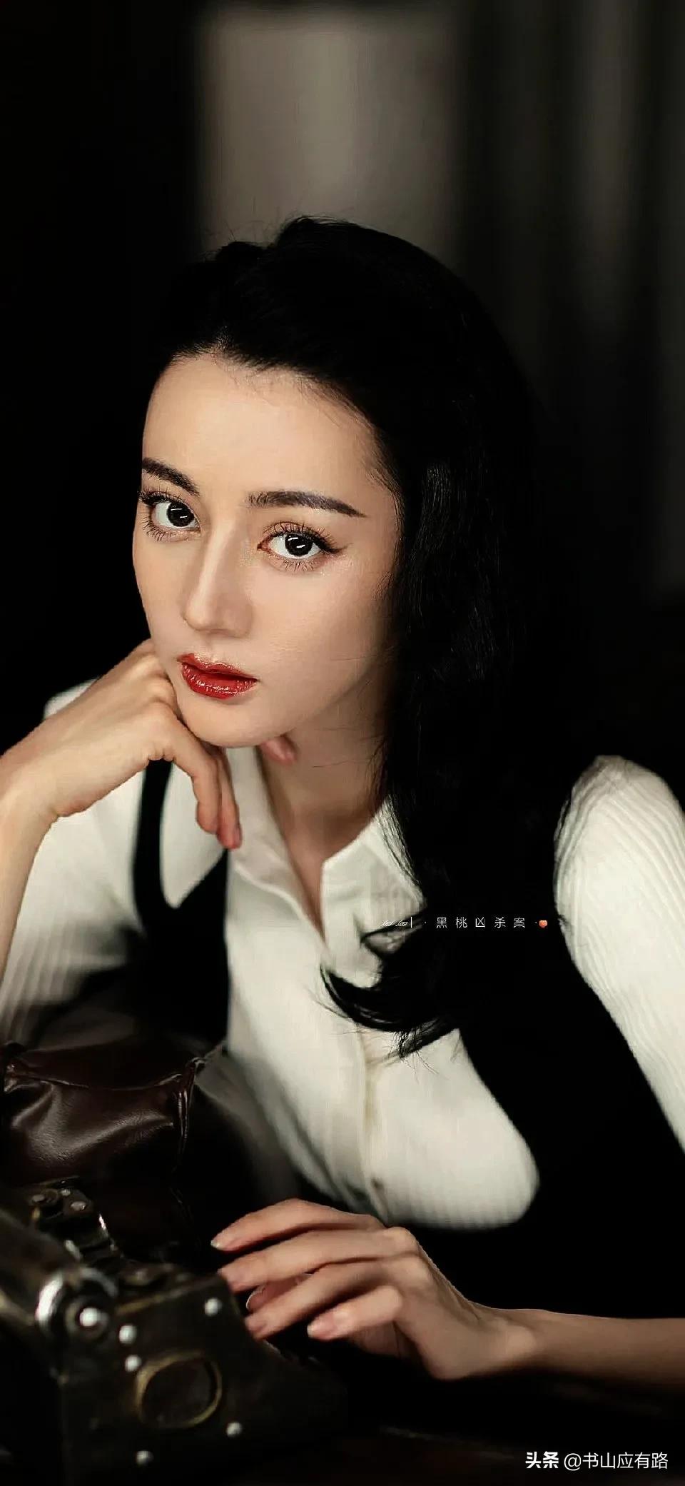 迪丽热巴：精致五官、异域风情的绝色美女