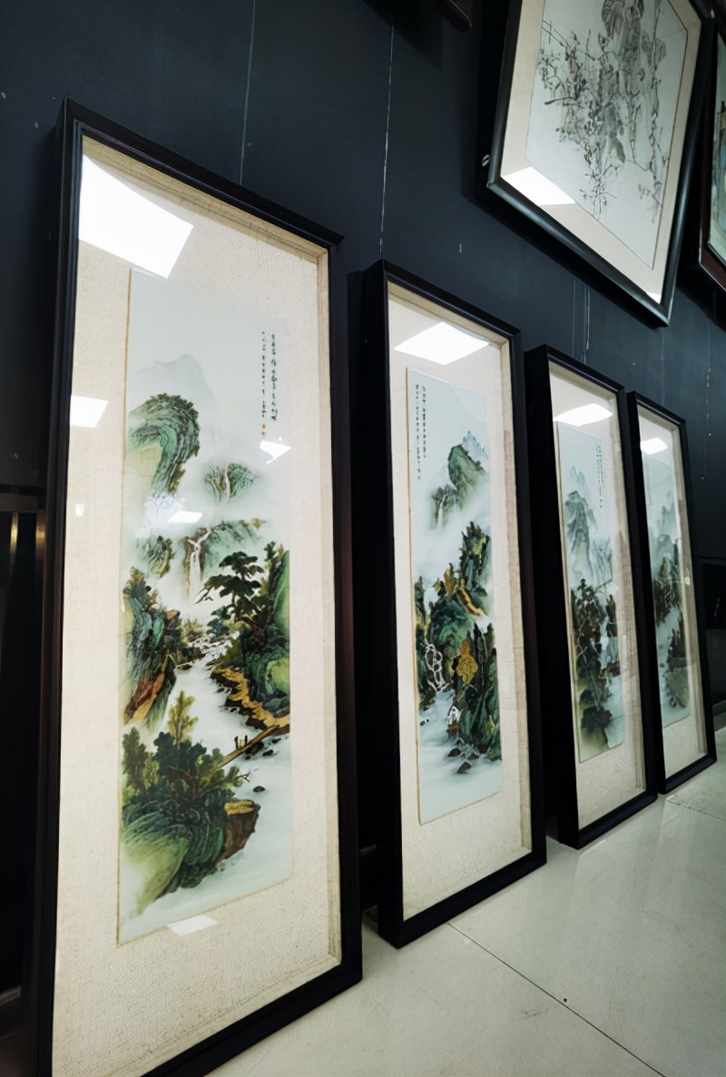 为期两个月“西凤腾翔·八家济美”江西书画名家精品展在南昌举行