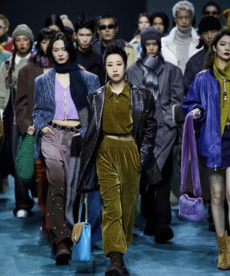 因青2成名的上官喜爱，自曝入行多年负债79万，靠公司预付金生活