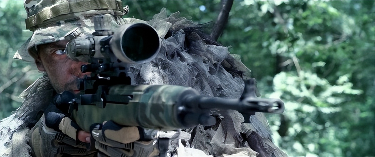 吴京硬汉枪战动作片《战狼》武器解析盘点