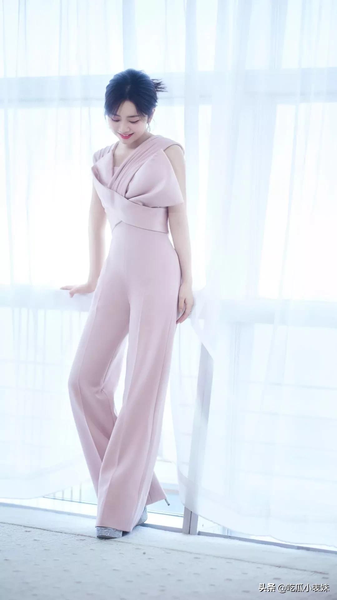 谭松韵，迷人的娃娃脸，甜美可爱