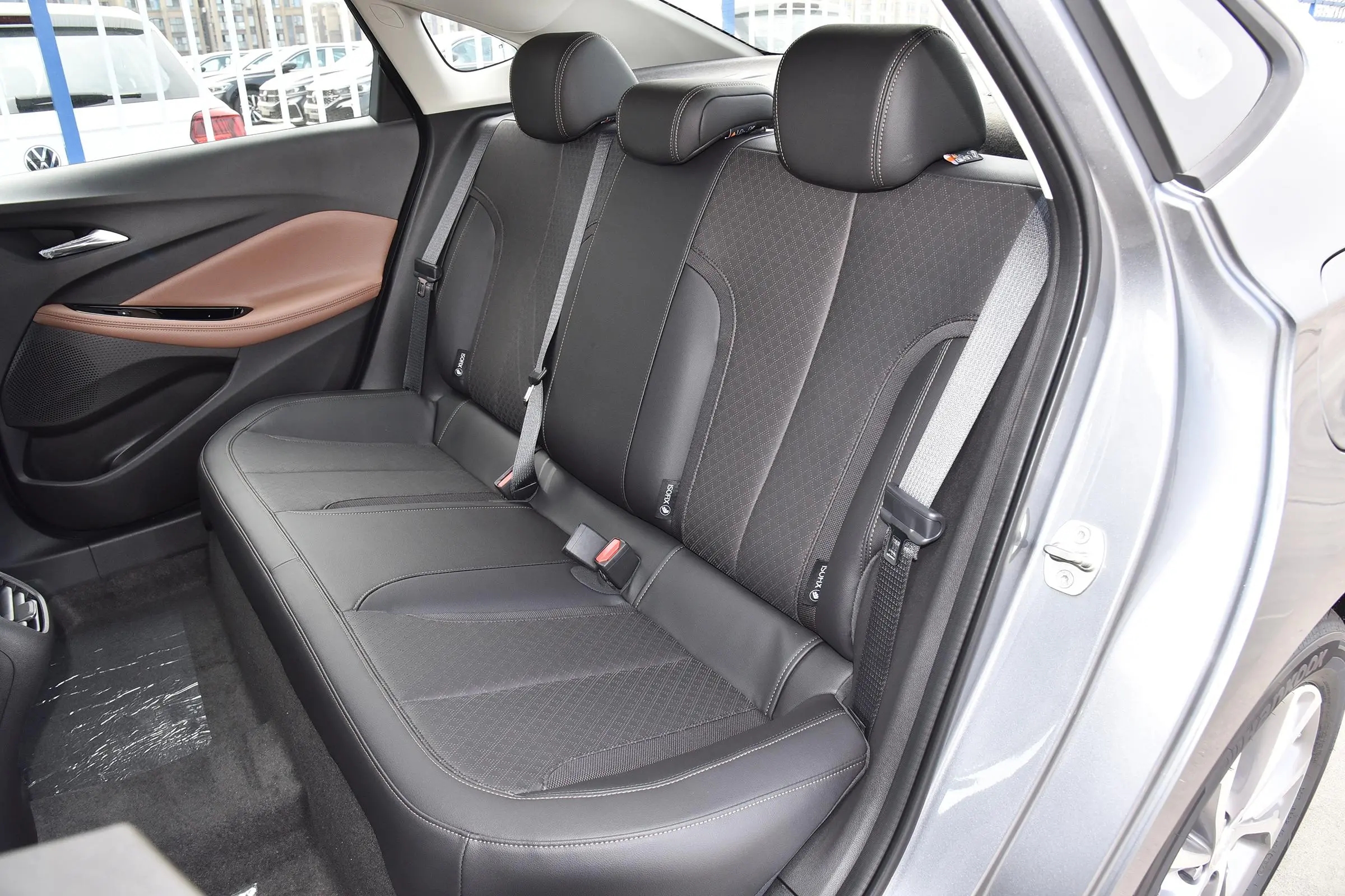 第1台是别克威朗pro.