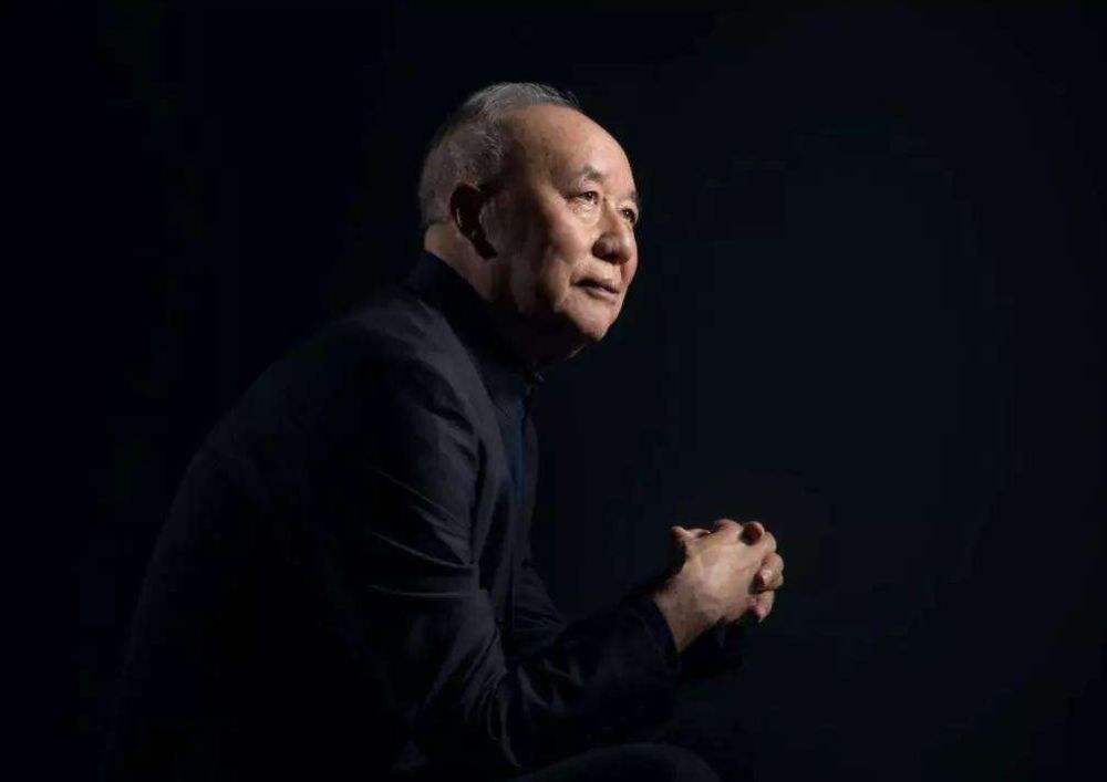 90年代的中国首富，经历了3次入狱，如今81岁还能跑10公里