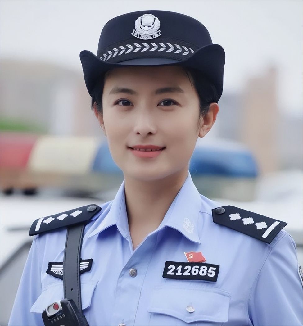 演警察的年轻女演员图片