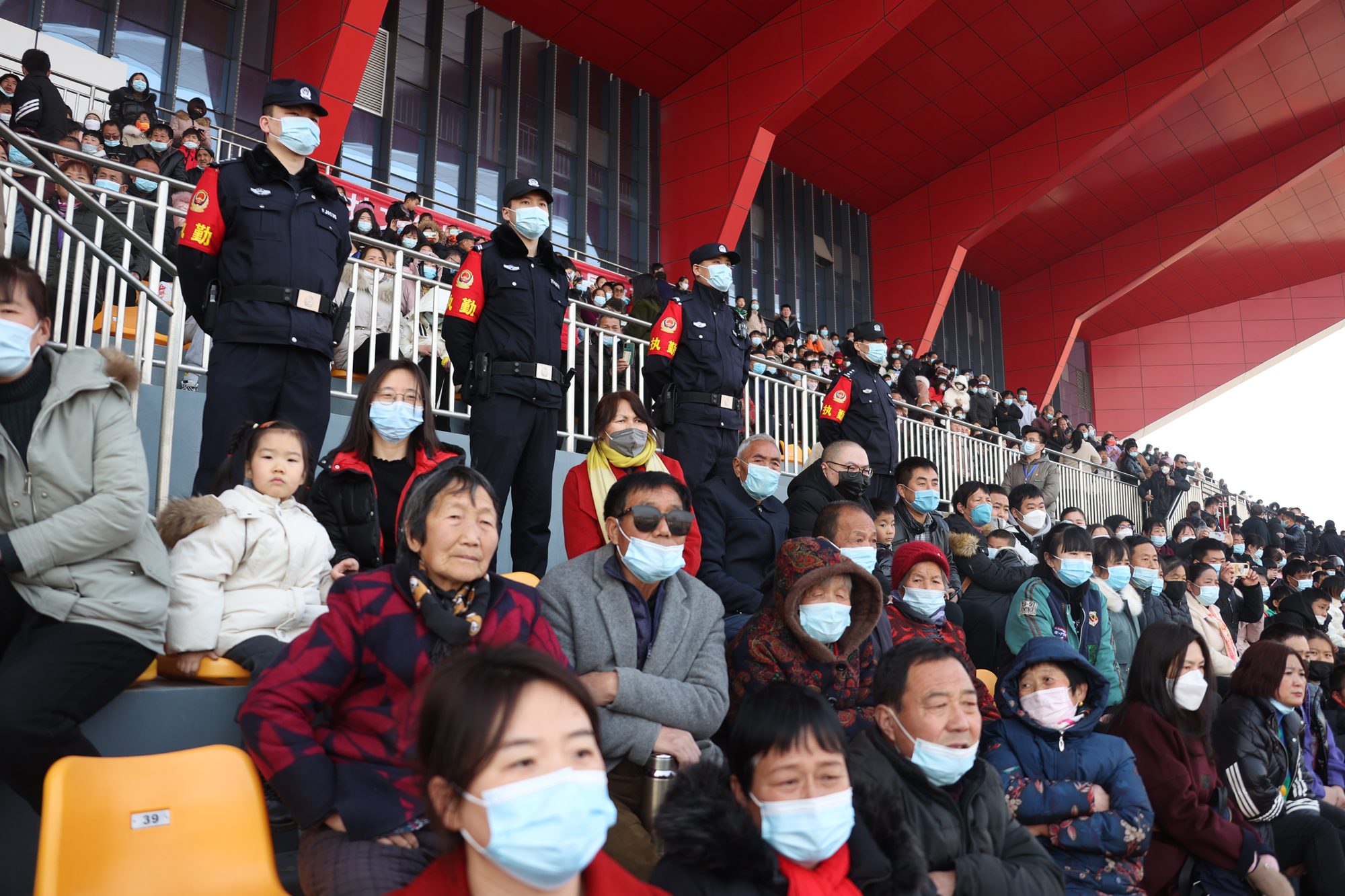 陕西大荔县公安多警联动护航非遗展演闹元宵
