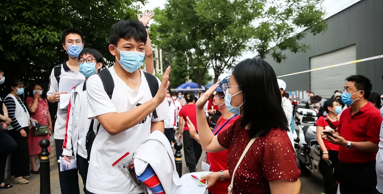 2022年高考报考人数公布，河南省一骑绝尘，没辜负高考大省称号？