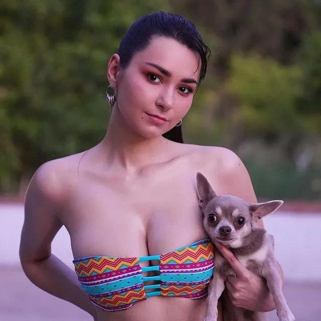 俄罗斯美女海尔加·洛夫凯蒂(Helga Lovekaty)34d傲人的胸围性感的马甲线俏丽的桃臀