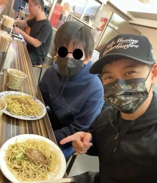 林志颖车祸毁容需重建，哥哥随时准备献血，特斯拉风评直线下滑