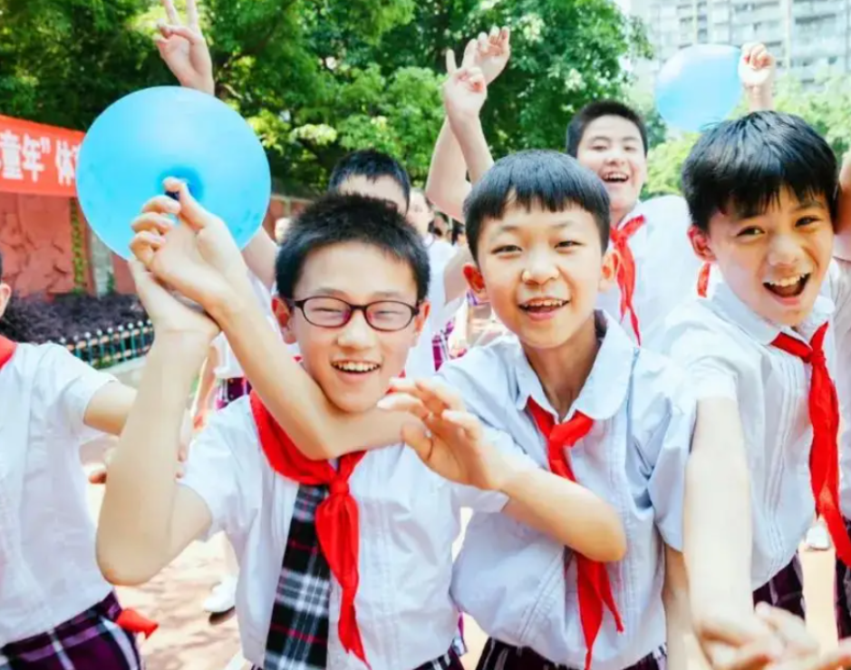 辽宁大中小学暑假时间已出炉，学生们兴奋不已，家长却欲哭无泪