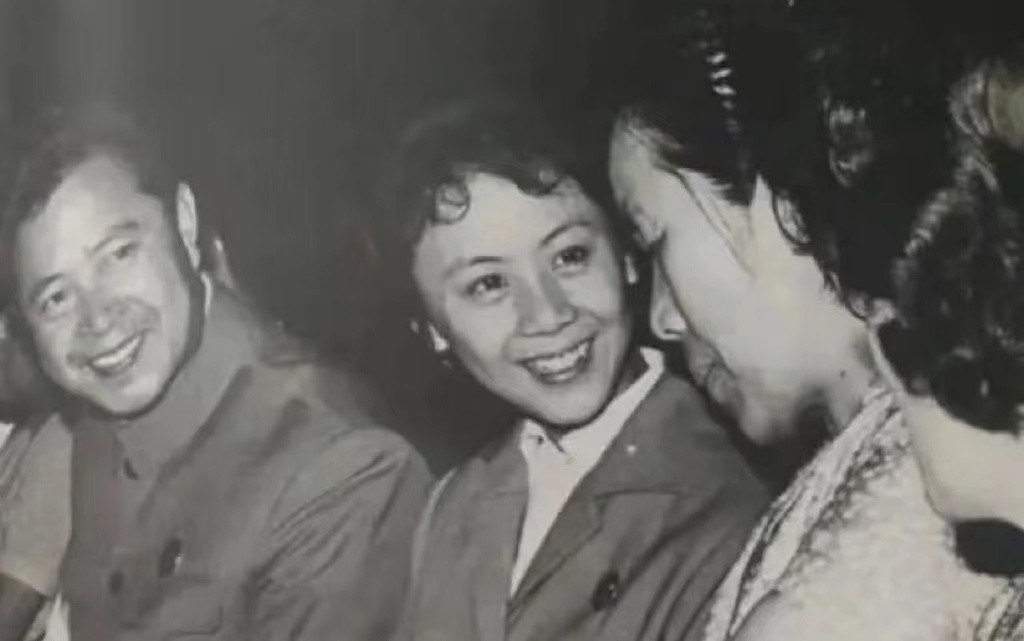 石钟琴：饰演“白毛女”爆红，恋人苦等她十年，今77岁仍热爱舞蹈