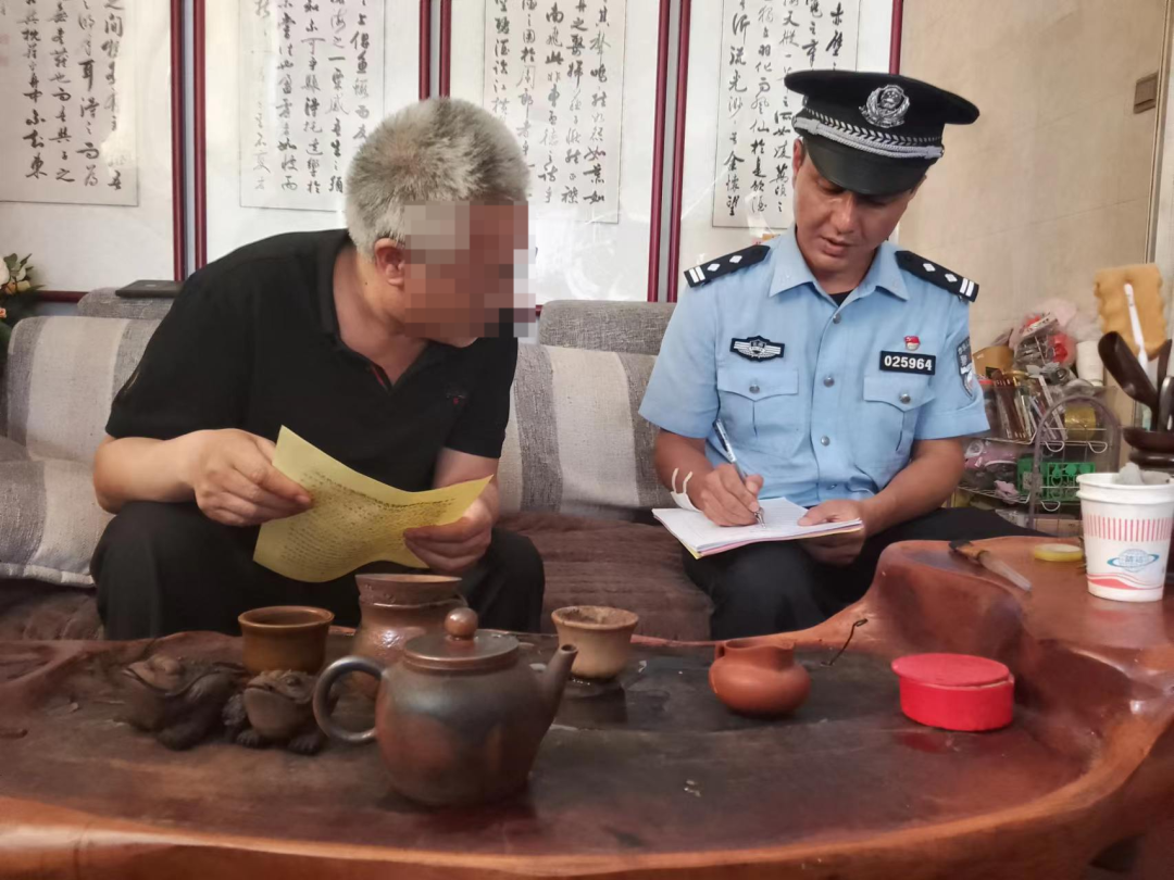 “铁警”在岗护平安——资文武