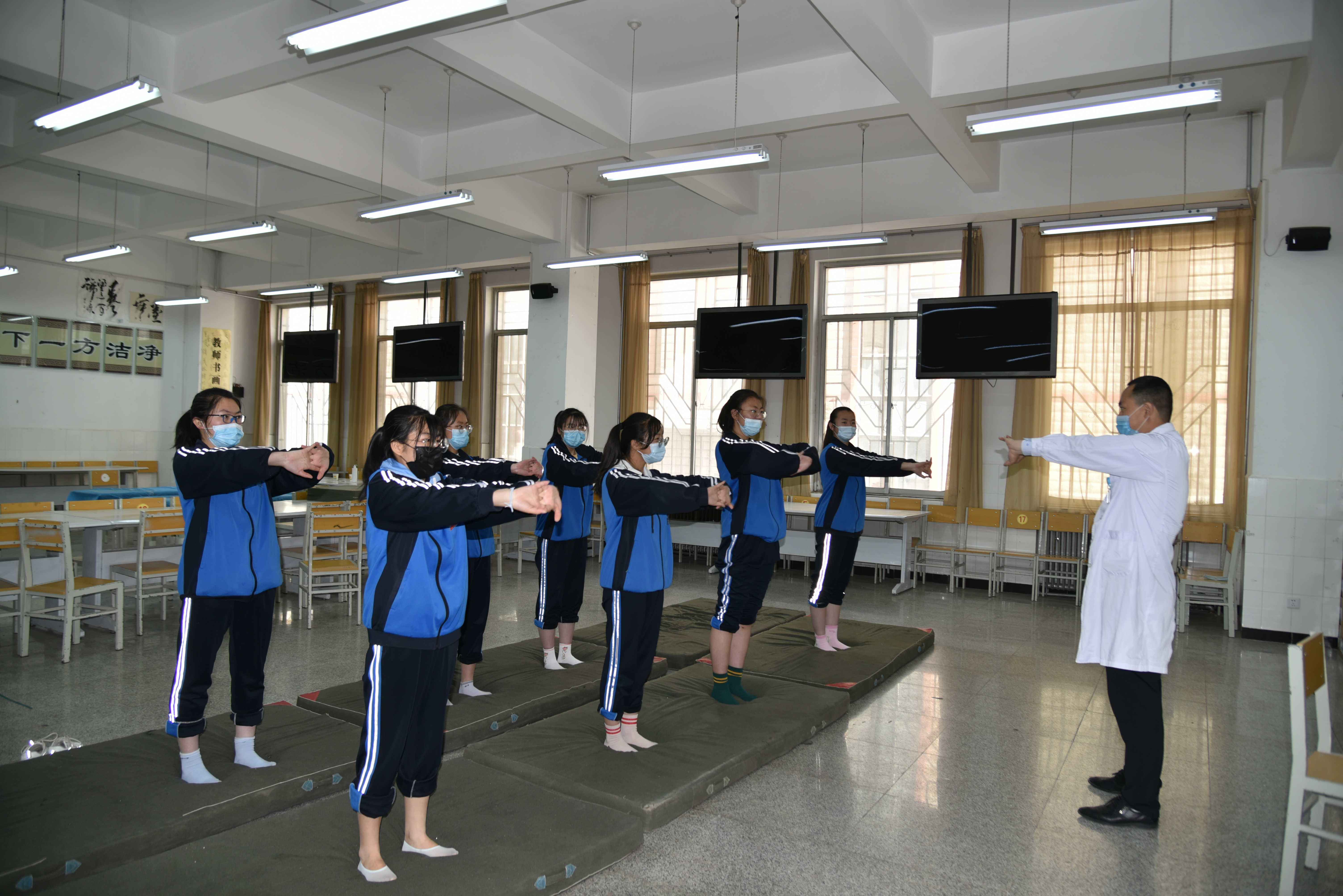 4月下旬的“高考体检”,全身要“一丝不挂”?学生表示很难配合