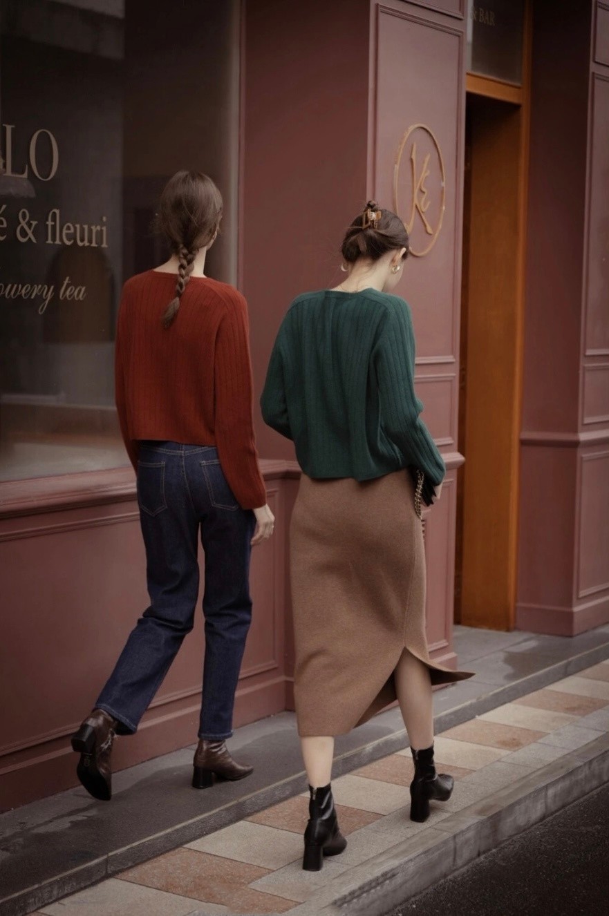 原来真实的巴黎街拍是这样，服装简单却透着高级感，连背影都好看