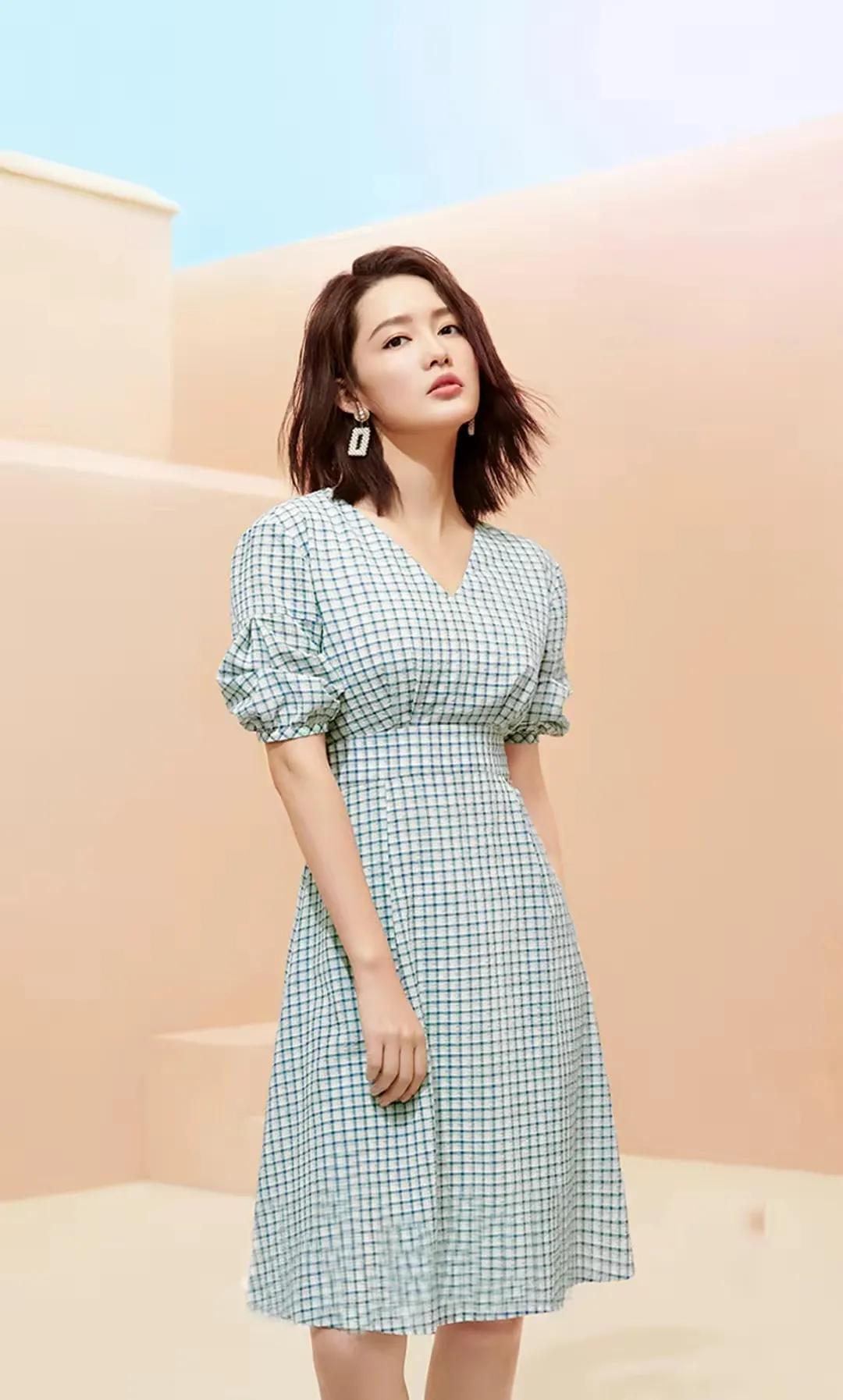 谁说格子套装土气？穿对了时尚大气，穿错了确实土掉渣