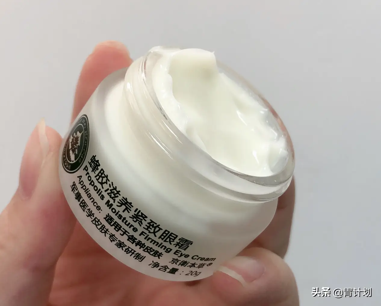 睡前是护肤的“黄金期”，坚持做好这几点，延缓肌肤老化的速度