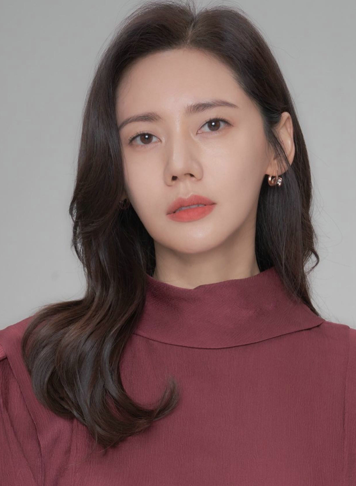 秋瓷炫高清壁纸，嫁入中国的韩国女星