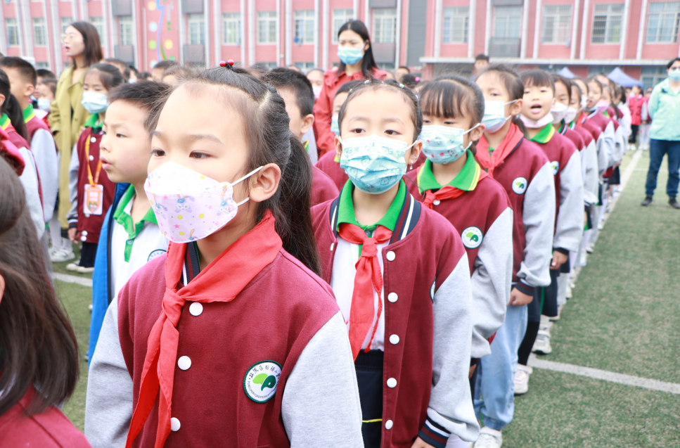成都市双流区彭镇小学举行“助残扶残 人人有责”主题升旗仪式