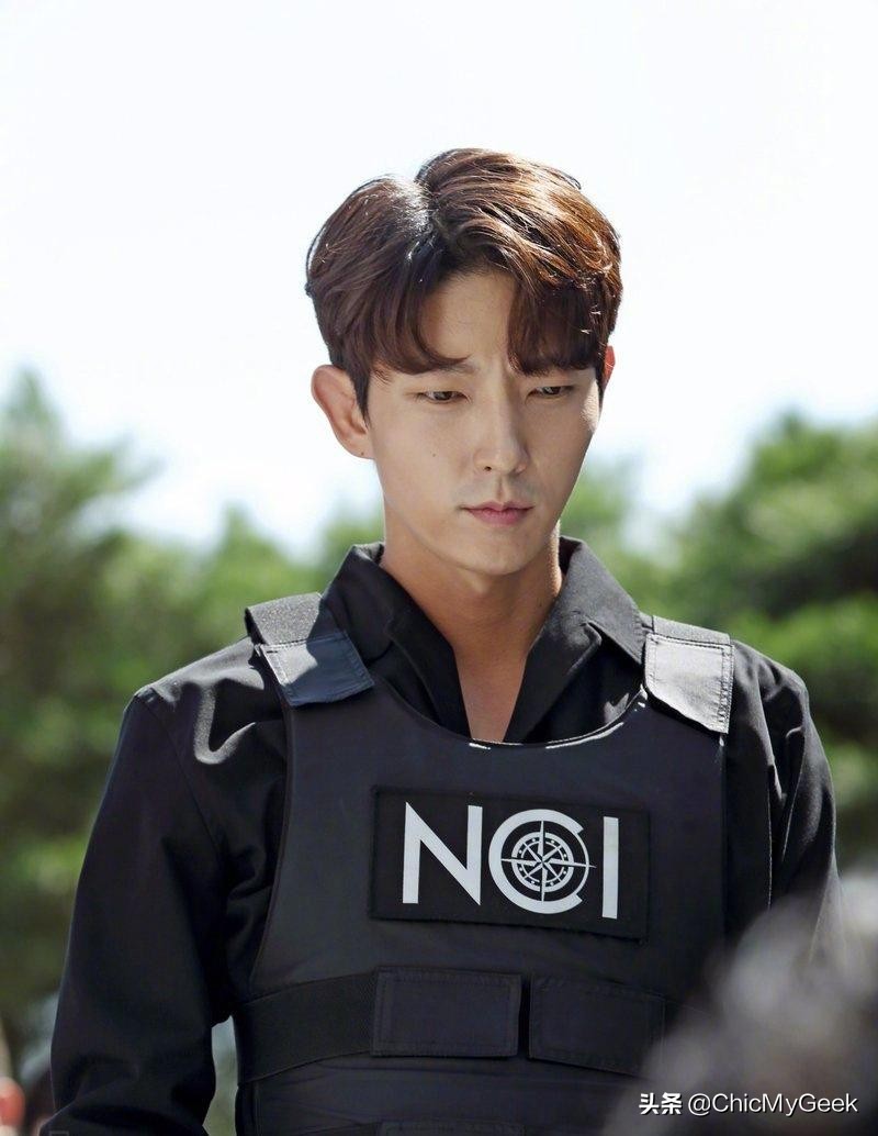 《犯罪心理》金贤俊李准基饰演表面温暖的家庭型男人,实则是没有喜悦