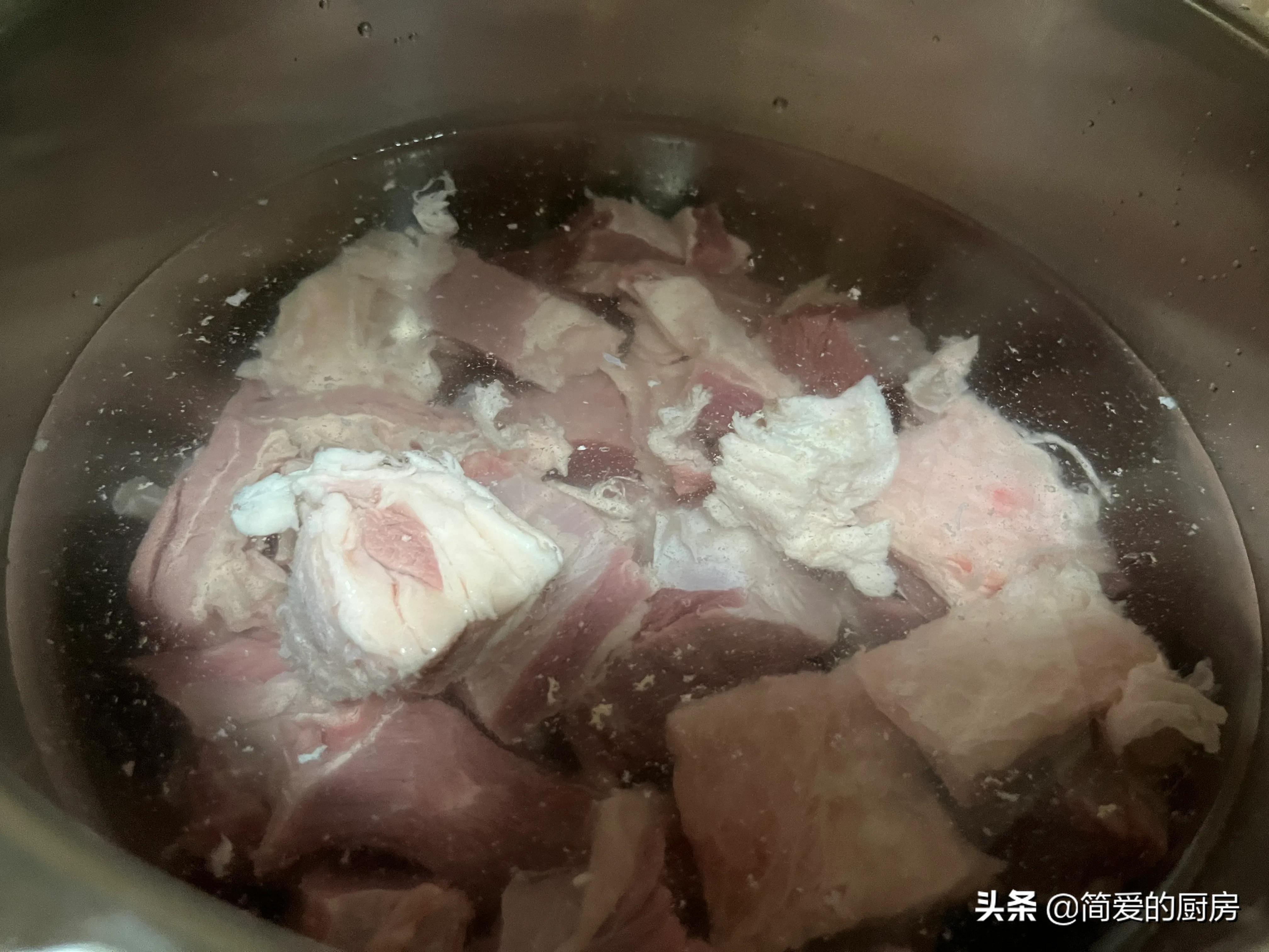 白萝卜炖牛肉的做法步骤（清淡美味的白萝卜炖牛肉做法）