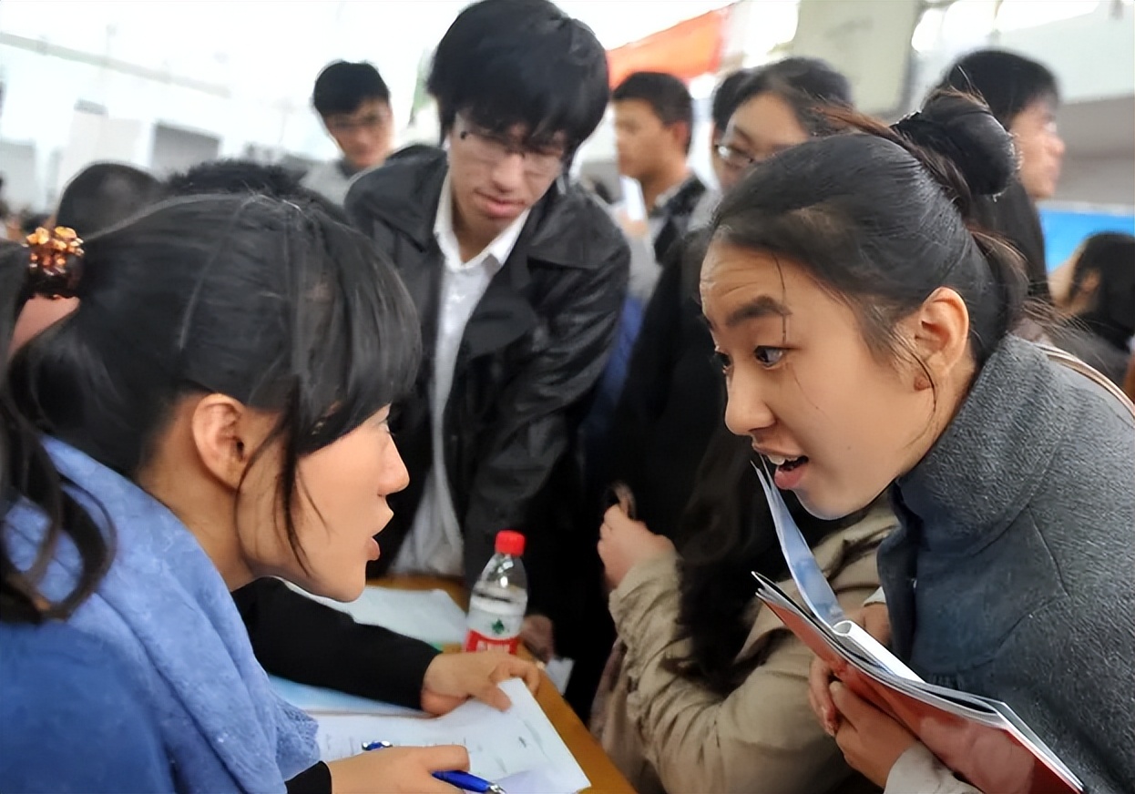 机关单位开始招“合同工”了，门槛不高还稳定，应往届生都有机会