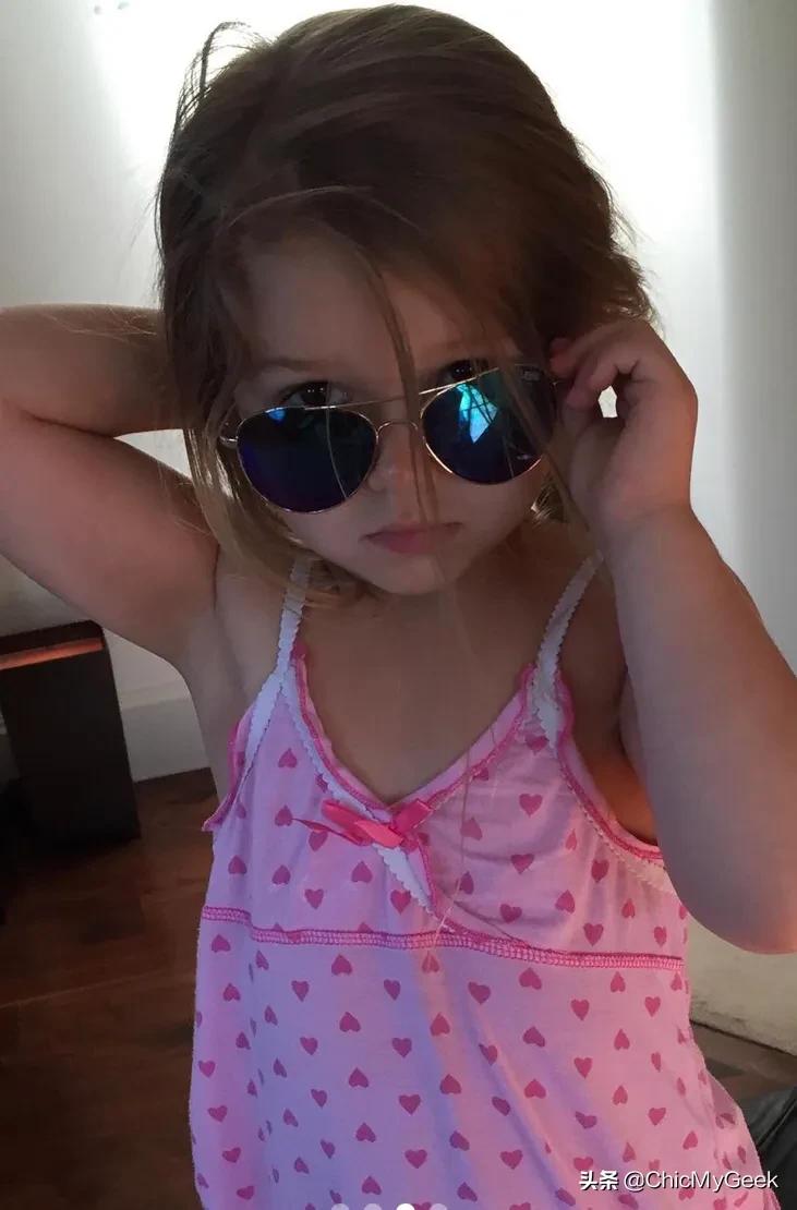 贝小七11岁了！不愧是全家最宠，贝克汉姆夫妇和三哥哥大阵仗庆生