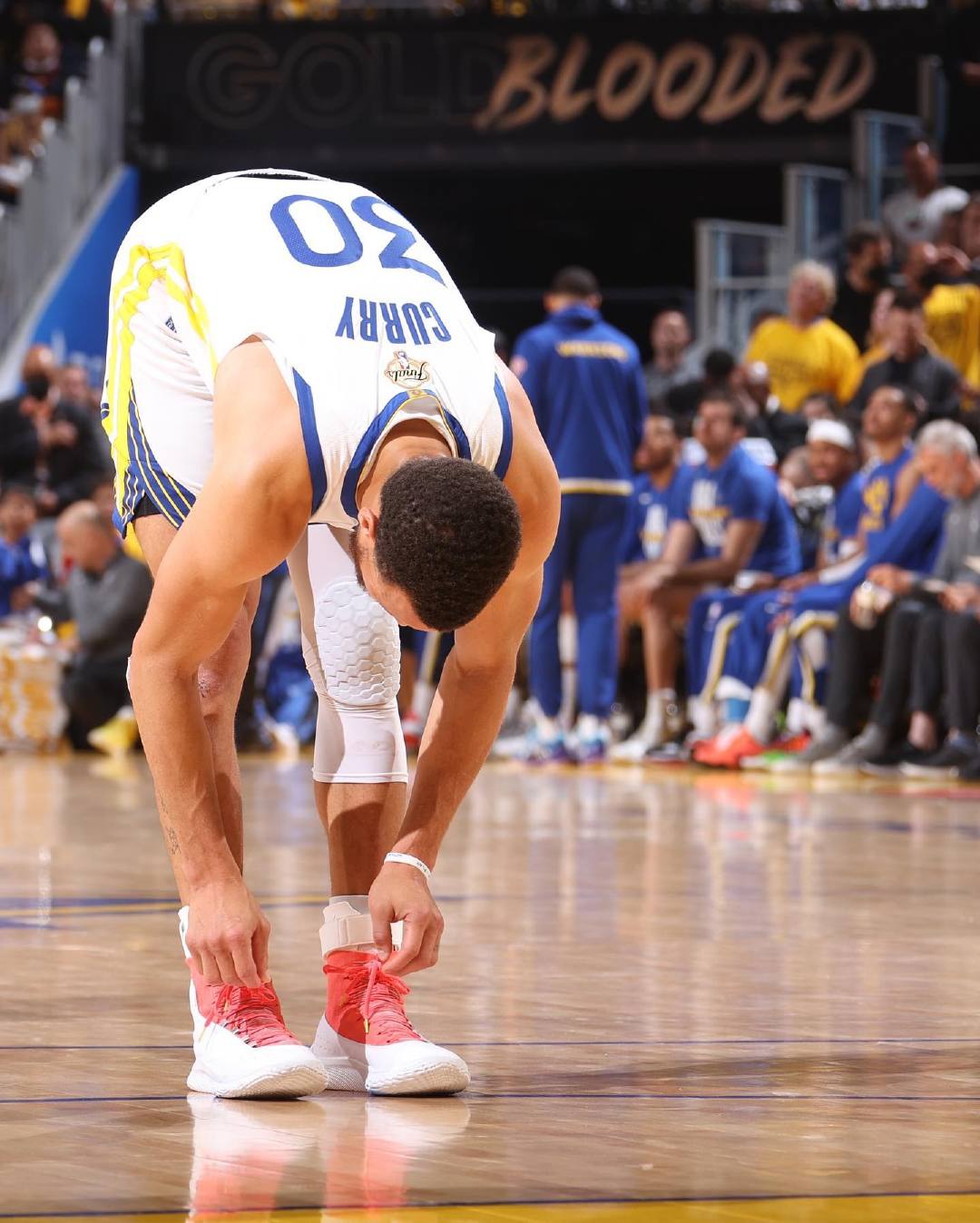 nba有哪些人出过球鞋(斯蒂芬库里四个NBA总冠军！休赛期其他联赛有哪些Nike球鞋上脚)