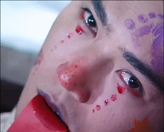 大龅牙、香肠嘴、丑到认不出！这9位扮丑的演员真让人“恶心”