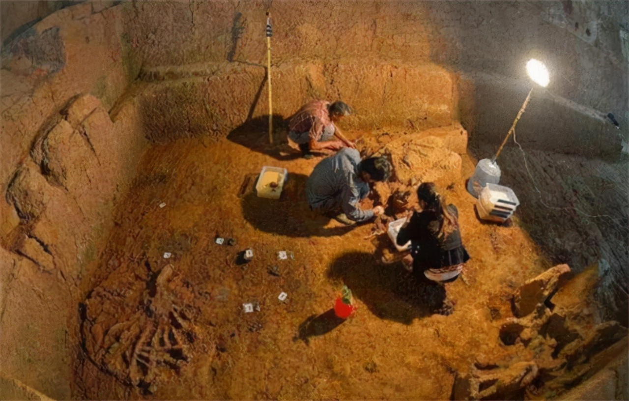 65年，南京千年古墓发现“长生不老药”，考古人员：实为自杀毒物