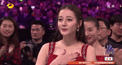 “金鹰女神”迪丽热巴:靠杨幂爆红,工作四年无休,沦为无戏可拍