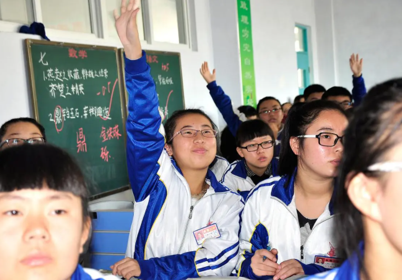 我国百强高中重新排名，衡水中学被超越，人大附中稳居前三