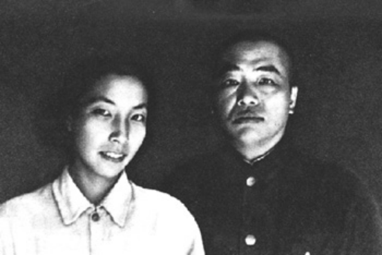 他位列十大元帅之一，却终生无后，一生历经三段悲情婚姻