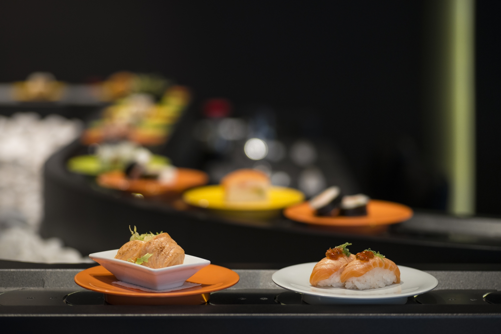 在正宗的回轉壽司店里用餐是種什么體驗？回轉壽司美食指南來了