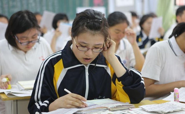 河北4所高校毕业证分文不值，已被人民日报点名，家长要谨慎报考