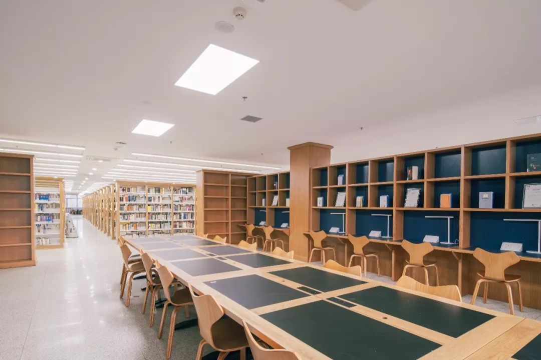 “面朝”大海，坐拥网红咖啡馆！大连一高校“精致生活”曝光，网友：太羡慕！