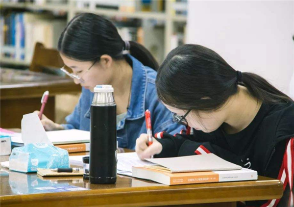 “最长”寒假来了！这3所大学寒假超过70天，中小学放假统一提前