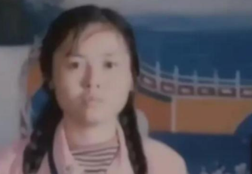 女大学生被卖山村老汉，关猪圈17年，亲爹找来为啥却给老汉一沓钱