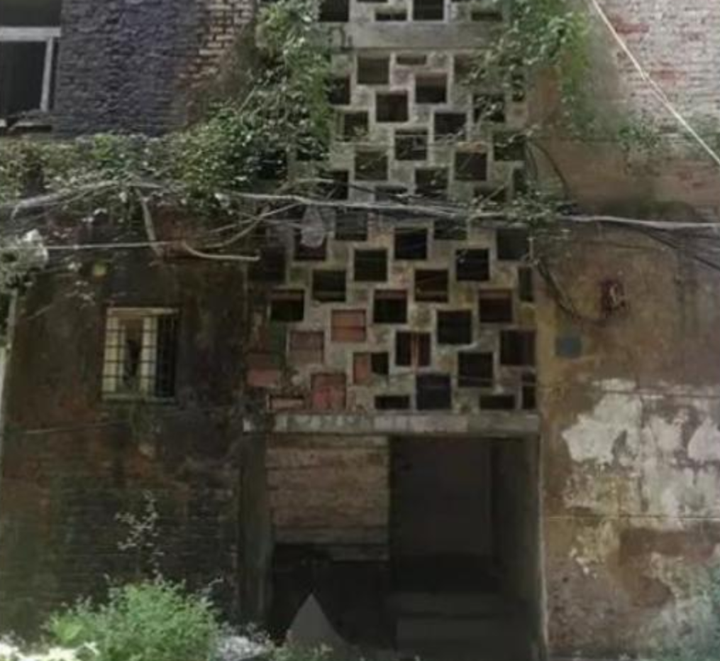 2007年武汉女大学生失踪，父母卖房寻找，12年后出现在母校废弃房