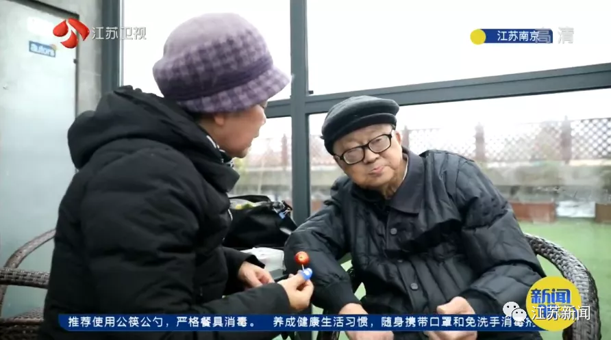 88岁老人七八年间闹着搬了8次家，直到碰上一群“戏精”│温暖多一度