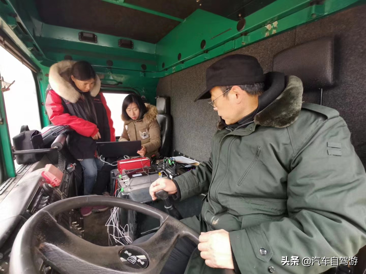 想把开车玩当职业，报高考志愿学什么专业才好？听3位嘉宾来指点