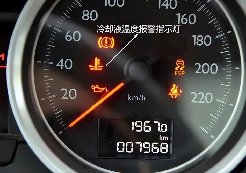 原車防凍液可以使用多少年？維修師傅來告訴你發動機保養周期