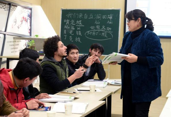 韩国学生的中文试卷火了，中国学生看后一脸懵，直言：我咋也不会