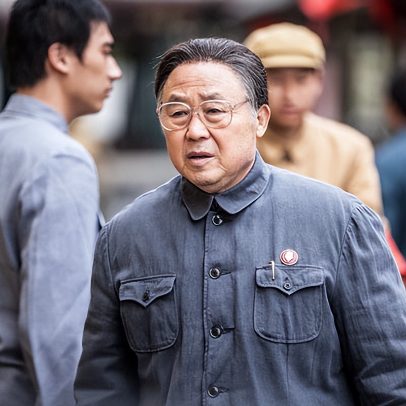 演了几十年配角的老戏骨，65岁才担任主角，如今73岁婚姻成谜