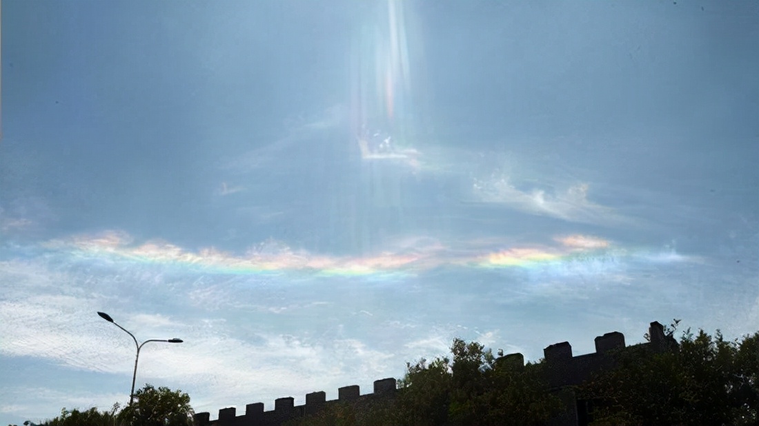 七彩祥云的灵异故事_奇闻异事_奇闻铁事