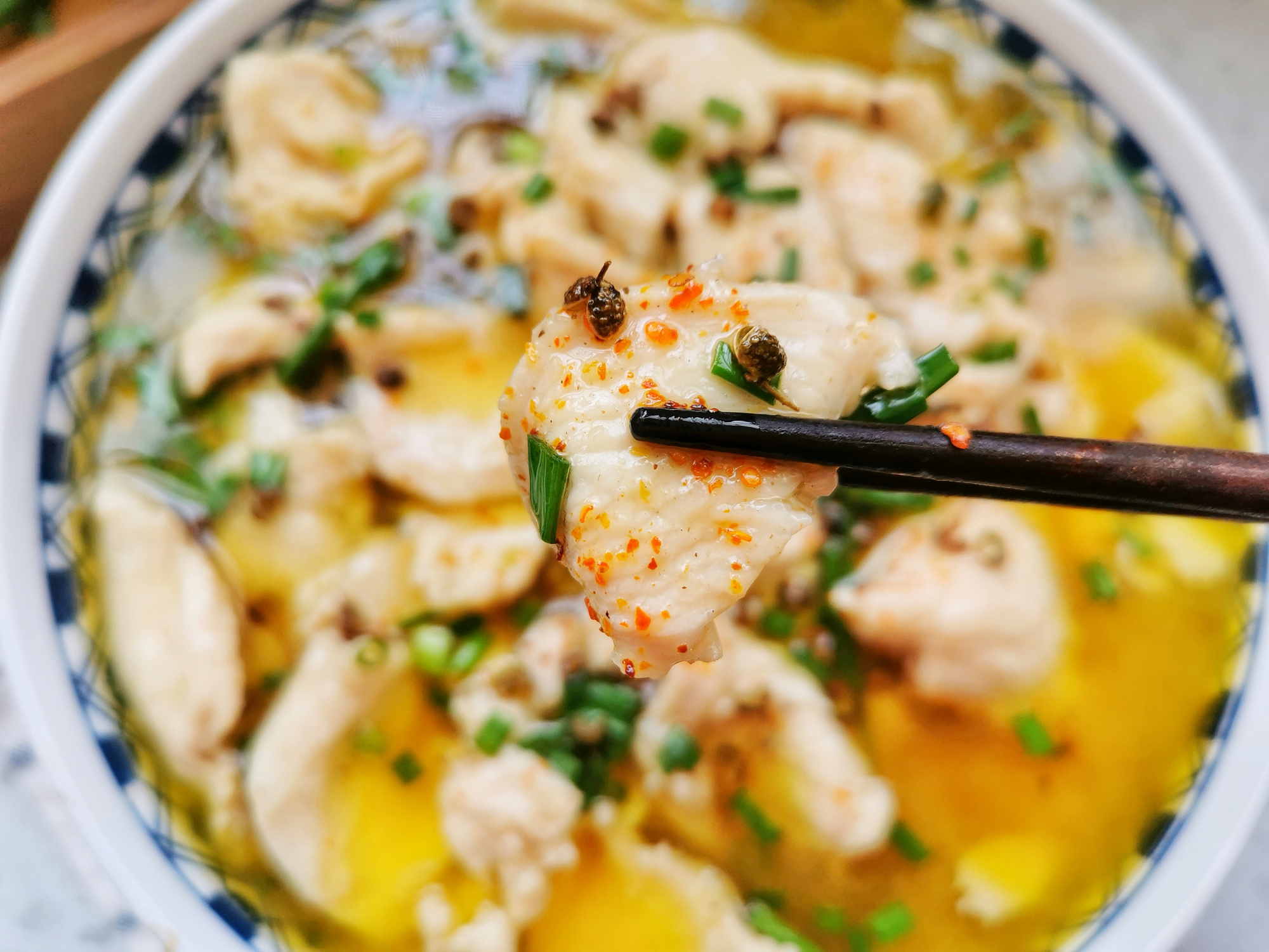 当酸菜遇上鸡，竟然比酸菜鱼还好吃，酸爽嫩滑，连汤汁都想喝光